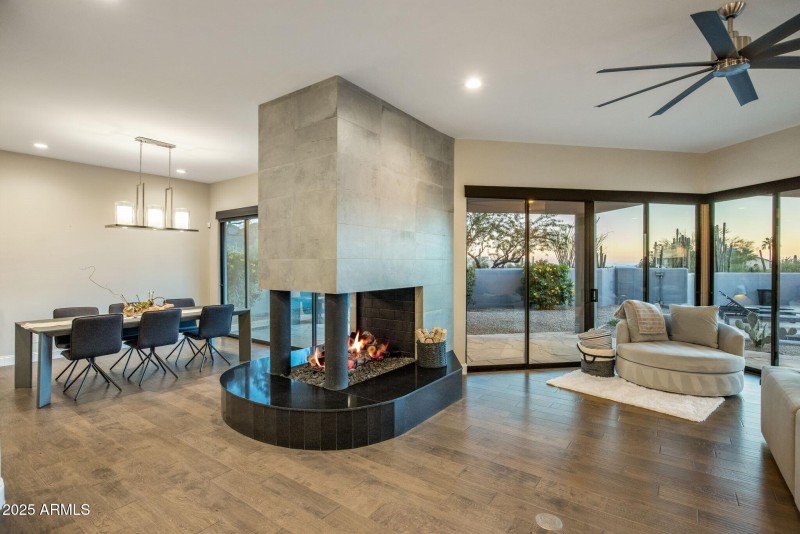 014_Two Way Fireplace