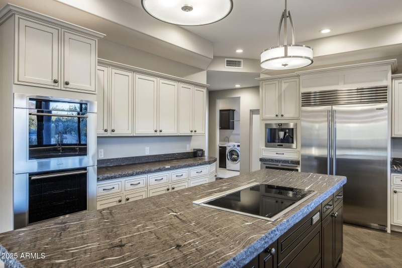 018_Kitchen IslandCooktop