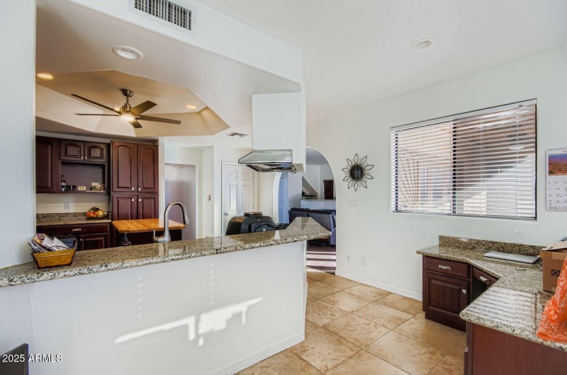 1543 E Mission Ln - Web Quality - 013 -