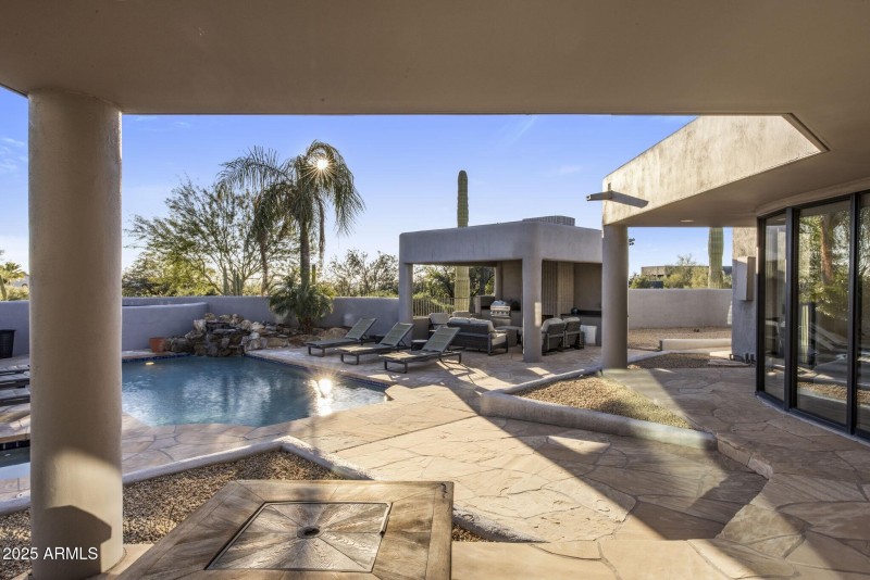 069_Backyard Covered Patio