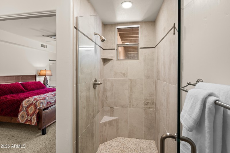 JL_520JordanRd-Unit2-interiors-Bedrooms-