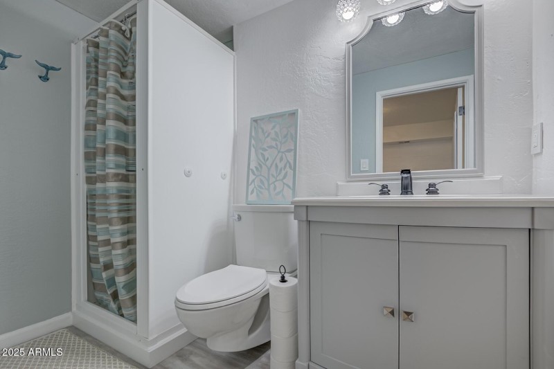 Guest Quarters - Bathroom