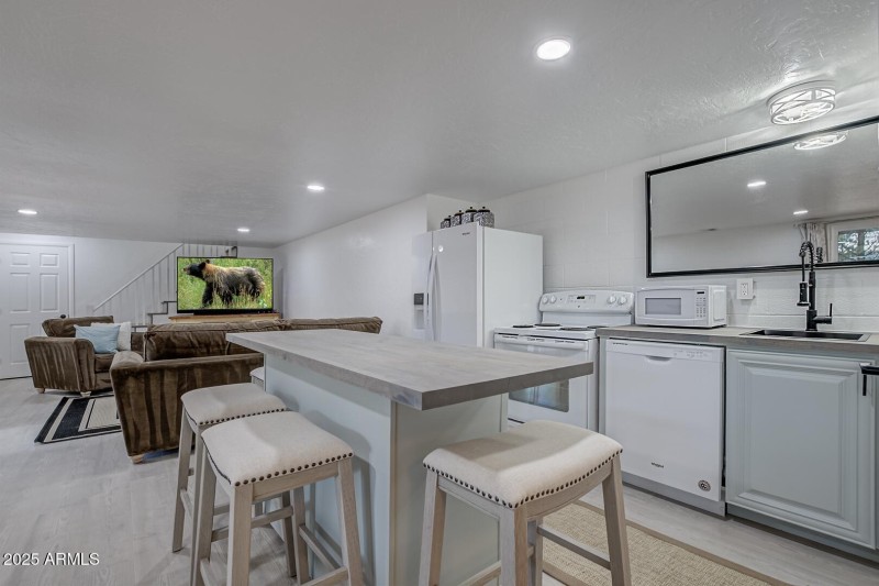 Guest Quarters - Kitchen (2)