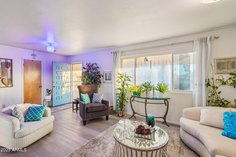 12-web-or-mls-W Connecticut Ave-S2511-01