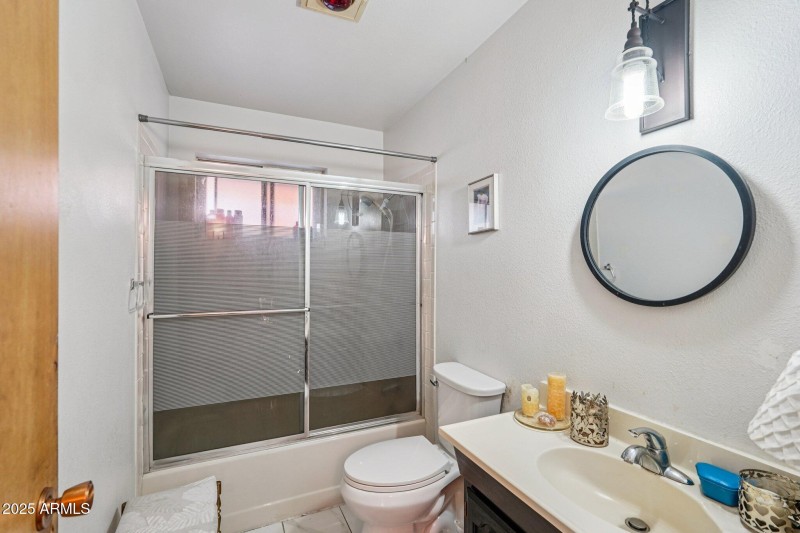 19-web-or-mls-W Connecticut Ave-S2511-01