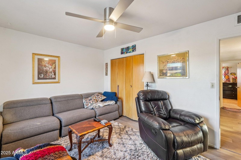 25-web-or-mls-W Connecticut Ave-S2511-02