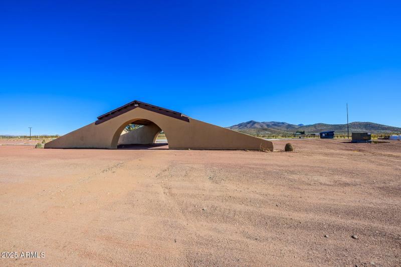 008 - 2909 E. Country Club Drive