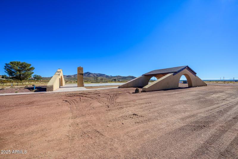 009 - 2909 E. Country Club Drive