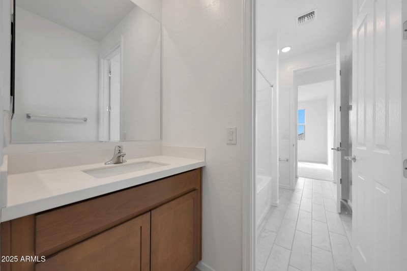 PHX_Landmarke_Lot 1042_Pacific_820_Bath3