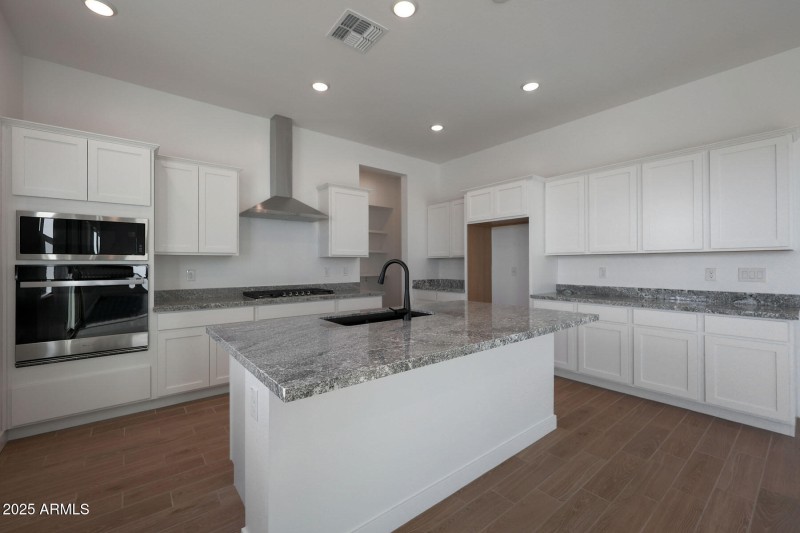 PHX_Landmarke_Lot 1188_redwood_333_kitch