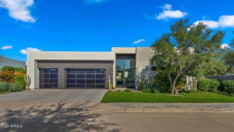 8-web-or-mls-Front yard2