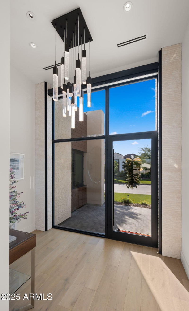 13-web-or-mls-Foyer3