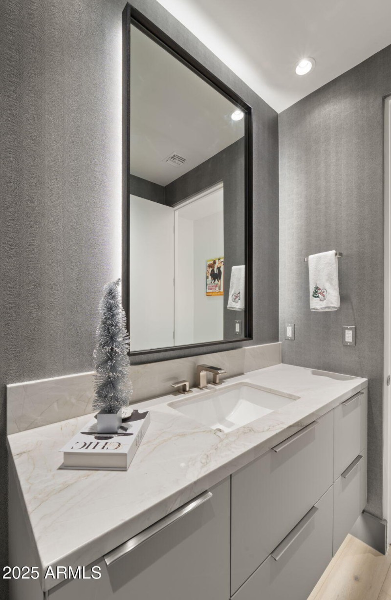 39-web-or-mls-Powder Room