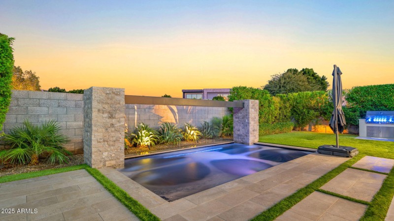 79-web-or-mls-TWILIGHT1