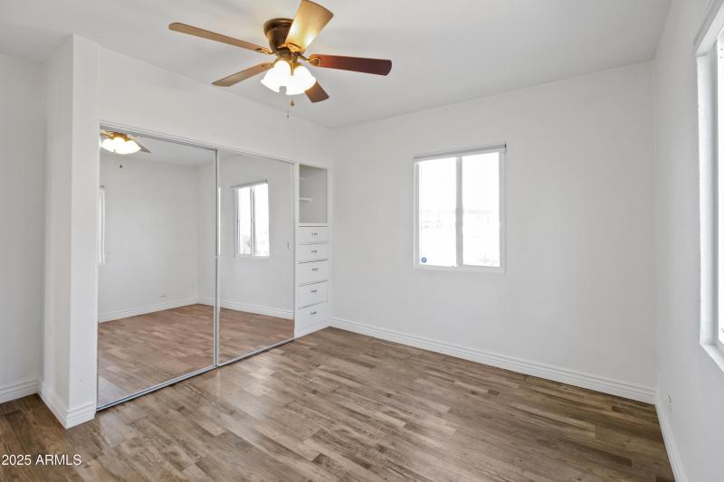 1729 W FAIRMOUNT Avenue