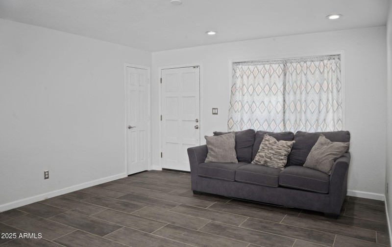 2-web-or-mls-_TMR6209