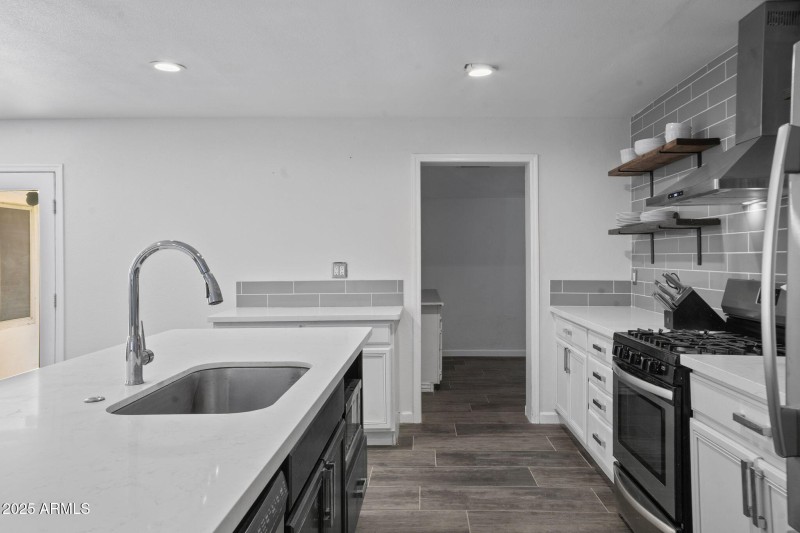 9-web-or-mls-_TMR6266