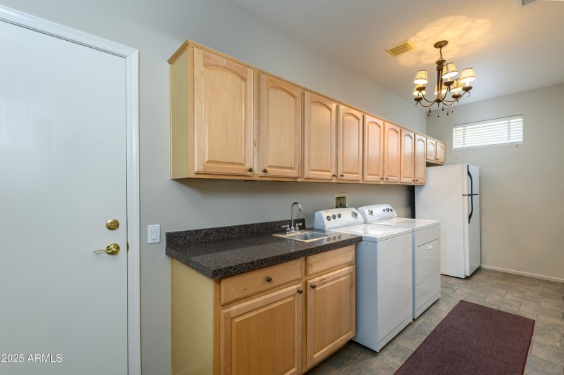 Laundry W/cabinets & Sink