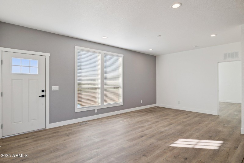 5-web-or-mls-18110-n-amelia-dr