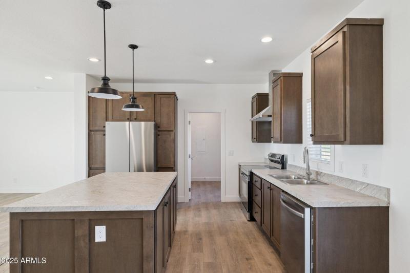 7-web-or-mls-18110-n-amelia-dr