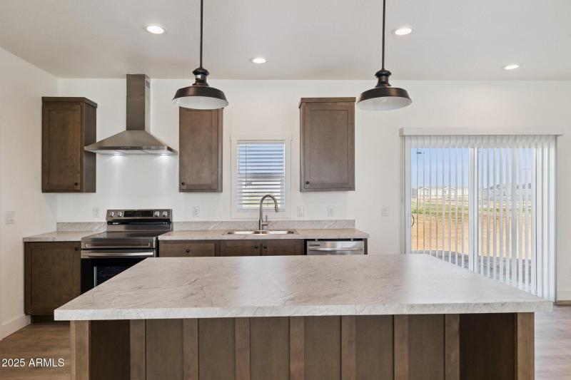 9-web-or-mls-18110-n-amelia-dr