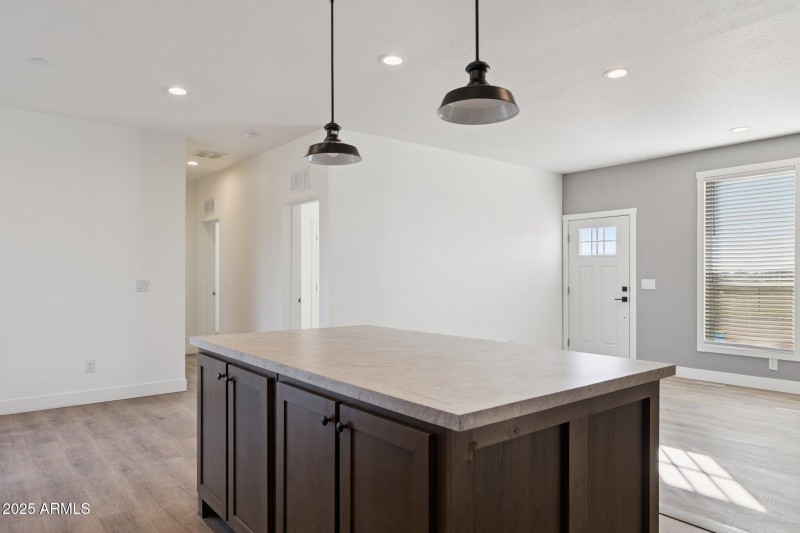 10-web-or-mls-18110-n-amelia-dr