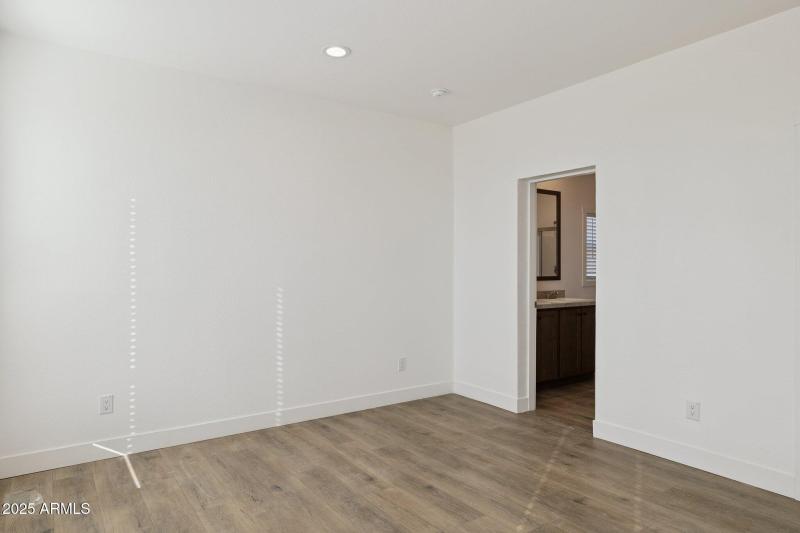 12-web-or-mls-18110-n-amelia-dr