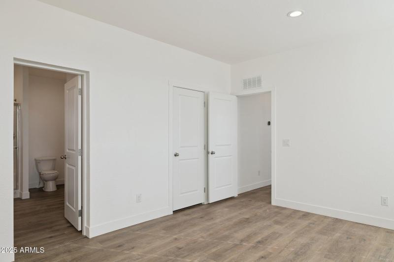 13-web-or-mls-18110-n-amelia-dr