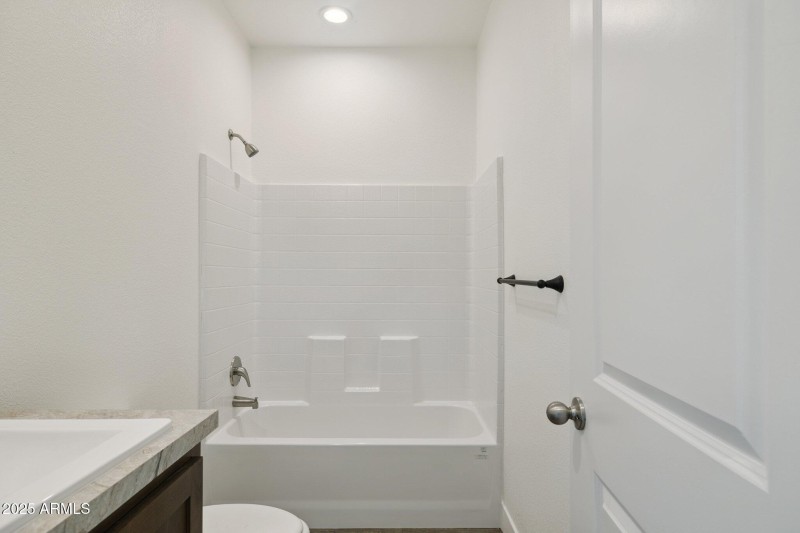 23-web-or-mls-18110-n-amelia-dr