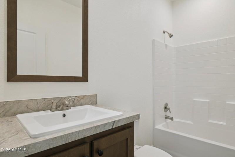 24-web-or-mls-18110-n-amelia-dr