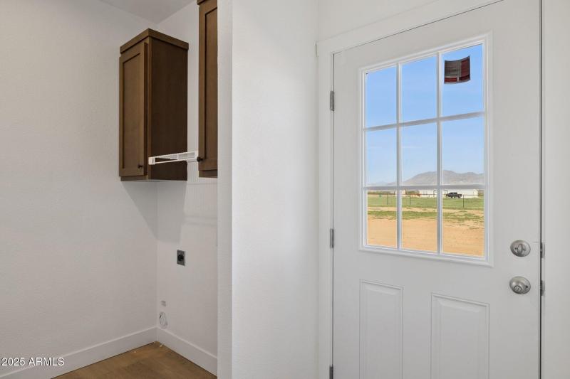 29-web-or-mls-18110-n-amelia-dr