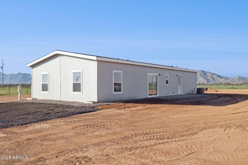 31-web-or-mls-18110-n-amelia-dr