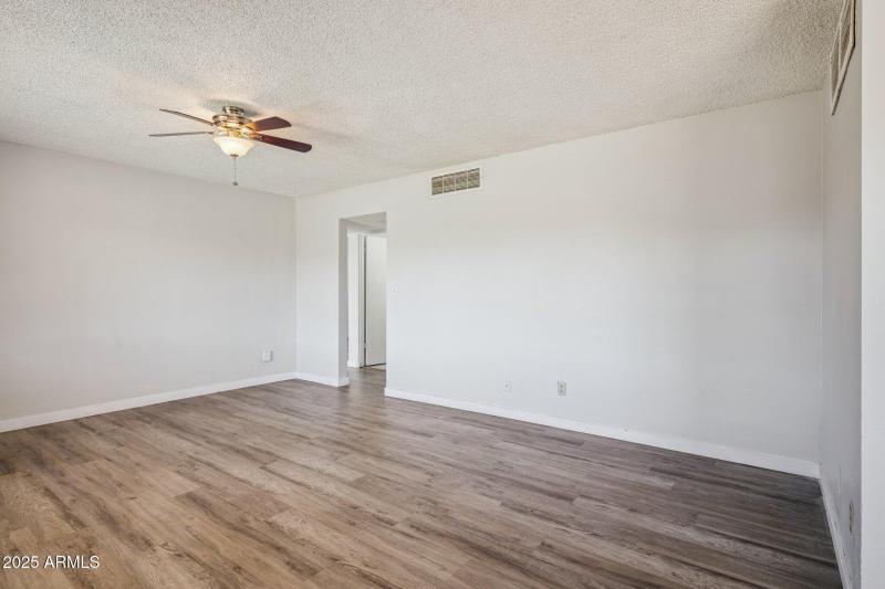 4-web-or-mls-528-e-laurel-dr