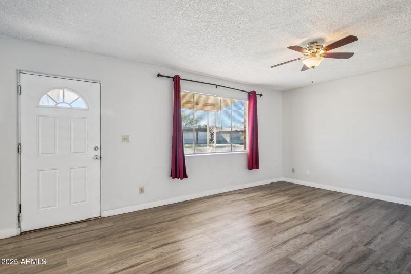 5-web-or-mls-528-e-laurel-dr