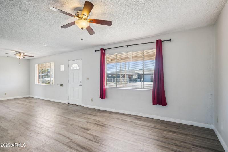 7-web-or-mls-528-e-laurel-dr