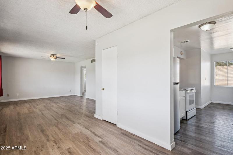 10-web-or-mls-528-e-laurel-dr