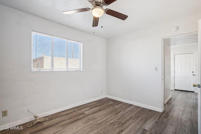 15-web-or-mls-528-e-laurel-dr