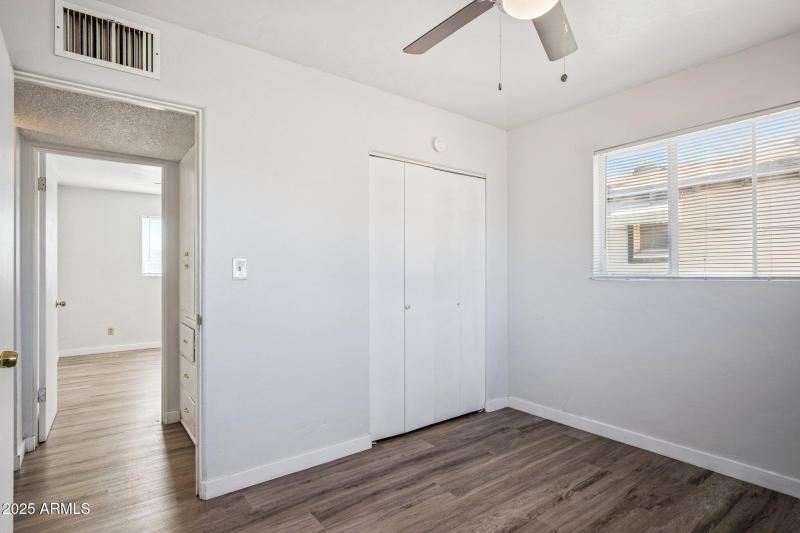 19-web-or-mls-528-e-laurel-dr