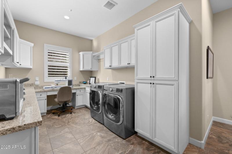 53) LAUNDRY ROOM