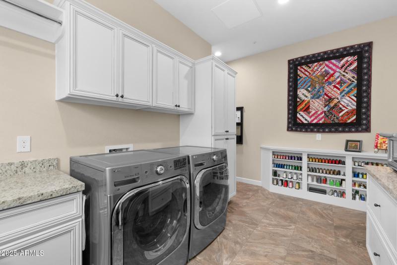 54) LAUNDRY ROOM