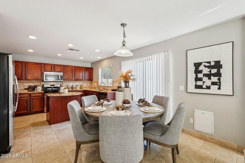 17-web-or-mls-N 63rd Dr-S0412-017