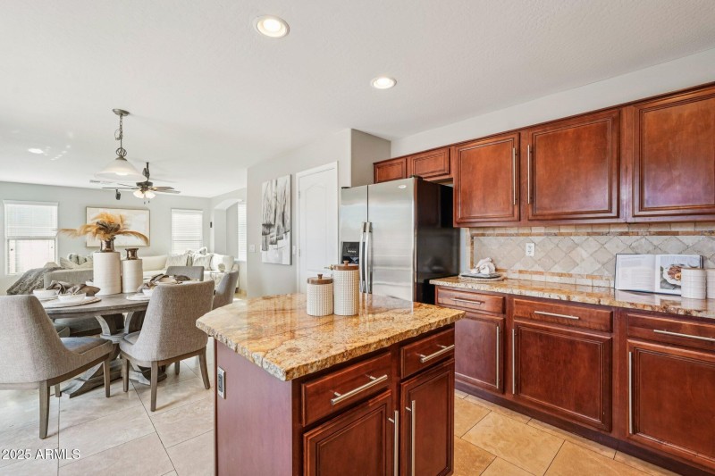 19-web-or-mls-N 63rd Dr-S0412-019