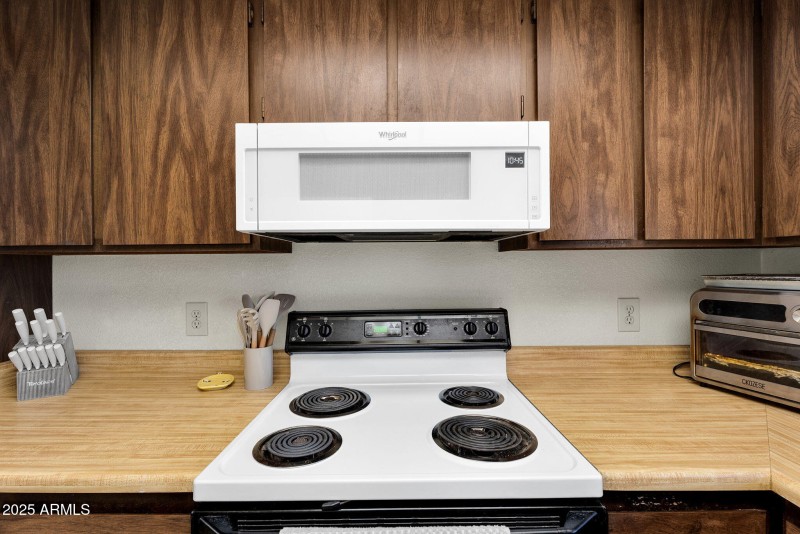 7-web-or-mls-10828 N Bailtmore Dr 233-11