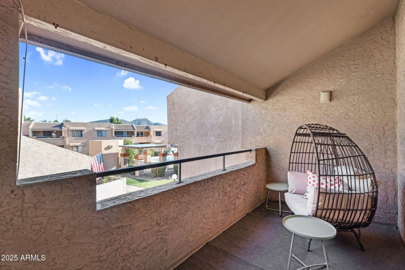 19-web-or-mls-10828 N Bailtmore Dr 233-2