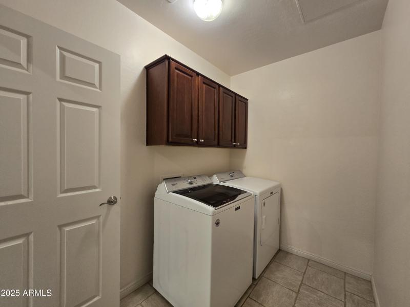7445 E Eagle Crest 1143 laundry room 24