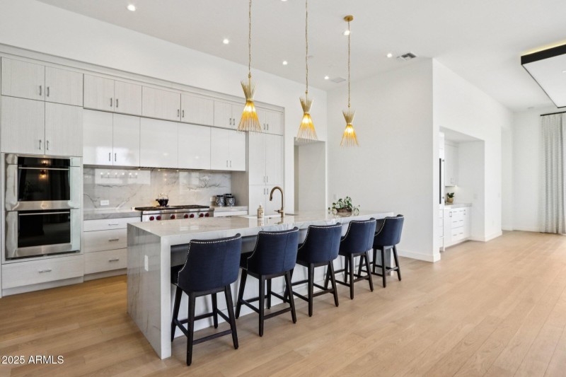 23-web-or-mls-N Cave Creek Rd 1037-S0412