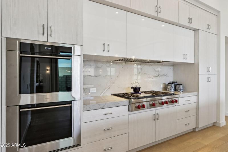 26-web-or-mls-N Cave Creek Rd 1037-S0412