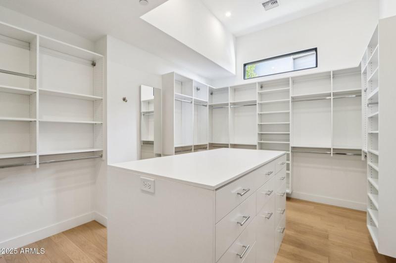 40-web-or-mls-N Cave Creek Rd 1037-S0412