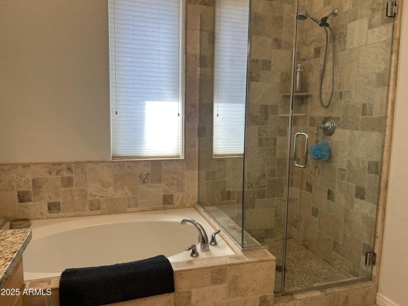 SEP TUB/SHOWER IN MASTER