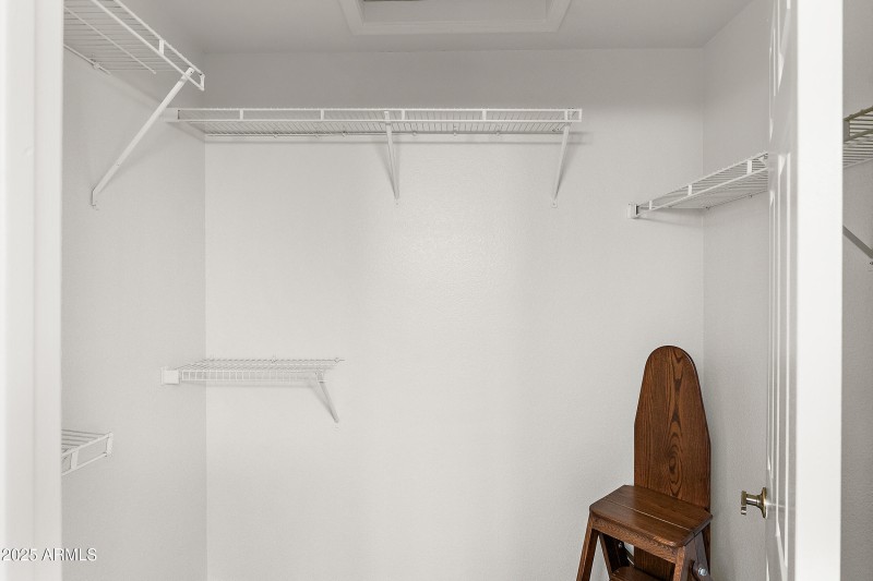 PRIMARY SUITE WALK-IN CLOSET